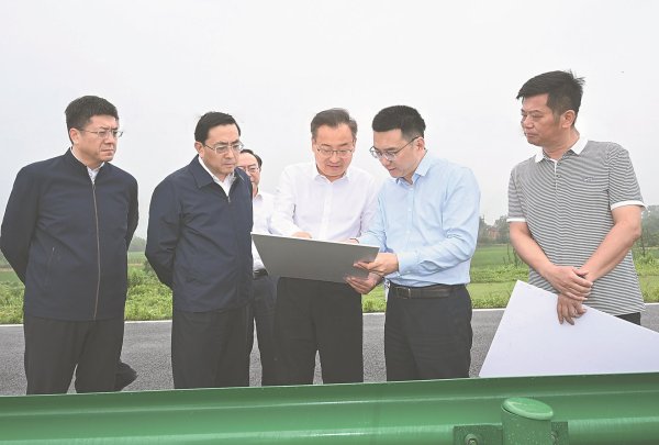 信康优配 梁言顺在合肥市调研时强调坚持规划引领加强综合治理 让巢湖成为合肥最好的名片_大皖新闻 | 安徽网